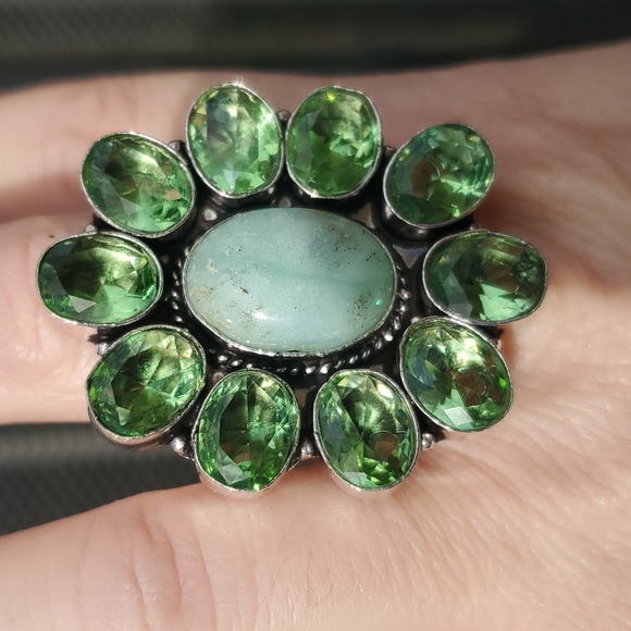 New Oversized Chrysoprase and Tsavorite 925 Silver Statement Ring. - Picture 5 of 14